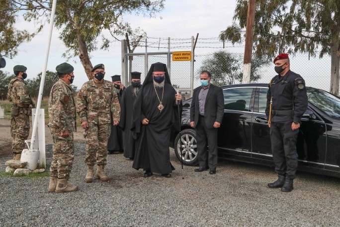 Ο Αρχιεπίσκοπος Κύπρου επισκέφθηκε τους στρατιώτες μας με την ευκαιρία των εορτών adologala.gr kypros nea