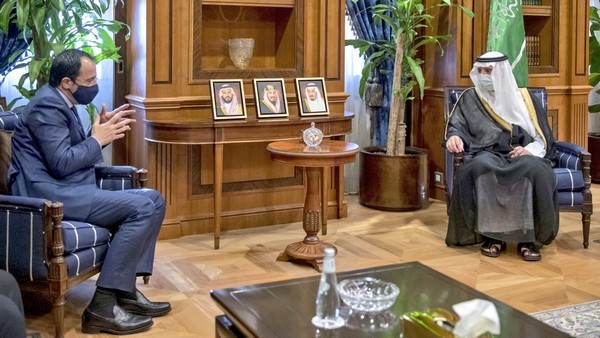 Με τον Σαουδάραβα ομόλογό του Πρίγκιπα Faisal bin Farhan Al Saud συναντήθηκε, σήμερα, στο Ριάντ, ο Υπουργός Εξωτερικών κ. Νίκος Χριστοδουλίδης, στο πλαίσιο επίσκεψης εργασίας που εκτελεί στη χώρα.
