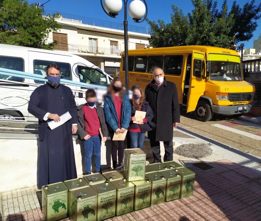 Δωρεά ελαιολάδου από τα Μοντεσσοριανά Σχολεία Βαρυμπόμπης στην Ιερά Μητρόπολη Ιλίου