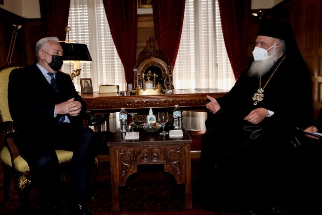 Ο-Πρωθυπουργός-του-Μαυροβουνίου-Ζντράβκο-Κριβοκάπιτς-επισκέφθηκε-τον-Αρχιεπίσκοπο-Ιερώνυμο-Τι-συζήτησαν