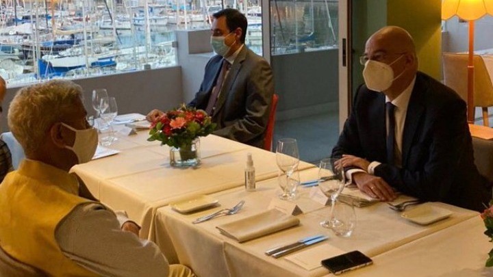 Ο Ν. Δένδιας παρέθεσε ανεπίσημο δείπνο στον Ινδό ΥΠΕΞ - Σήμερα τα αποκαλυπτήρια αδριάντα του Μαχάτμα Γκάντι
