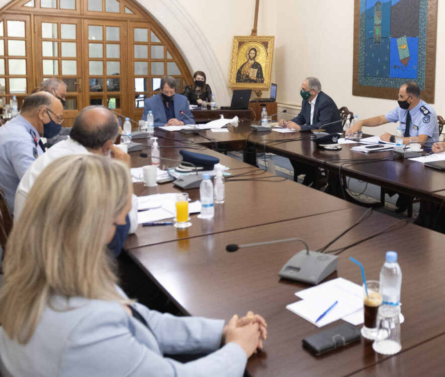ΠτΔ – Σύσκεψη για την αντιμετώπιση των πυρκαγιών Προεδρικό Μέγαρο, Λευκωσία, Κύπρος Ο Πρόεδρος της Δημοκρατίας κ. Νίκος Αναστασιάδης προεδρεύει ευρείας σύσκεψης για το θέμα της αντιμετώπισης των πυρκαγιών. // PoR – Meeting on fire-fighting Presidential Palace, Λευκωσία, Κύπρος The President of the Republic, Mr Nicos Anastasiades, presides over a meeting on fire-fighting.
