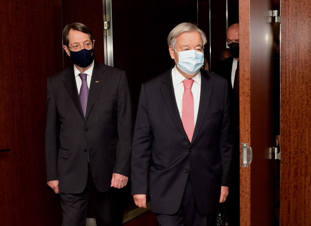 ΠτΔ – Ηγέτης Τουρκοκυπριακής κοινότητας και ΓΓ ΟΗΕ – Άτυπη Τριμερής Διάσκεψη Νέα Υόρκη Ο Γενικός Γραμματέας των Ηνωμένων Εθνών κ. António Guterres παραθέτει γεύμα εργασίας στο πλαίσιο της Άτυπης Τριμερούς Διάσκεψης προς τον Πρόεδρο της Κυπριακής Δημοκρατίας κ. Νίκο Αναστασιάδη και τον ηγέτη της Τουρκοκυπριακής κοινότητας κ. Ersin Tatar. // PoR – Turkish-Cypriot Leader and UN Secretary General – Informal Trilateral Meeting New York The United Nations Secretary General, Mr António Guterres, hosts a working lunch in the framework of the Informal Trilateral Meeting on the Cyprus issue, for the President of the Republic, Mr Nicos Anastasiades, and the Turkish-Cypriot Leader, Mr Ersin Tatar.