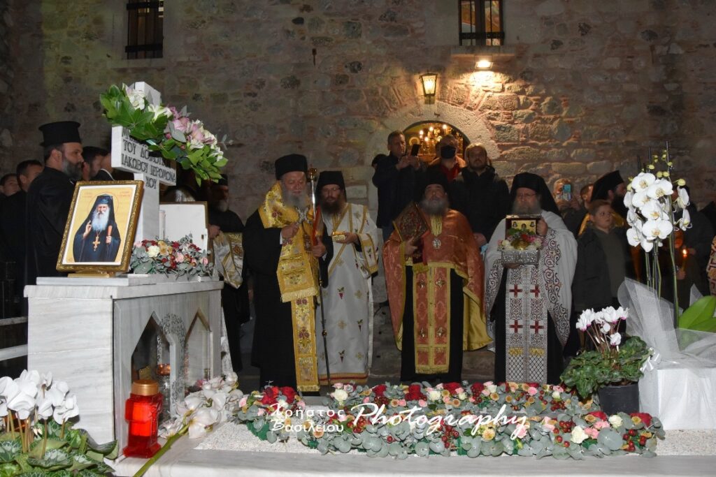 Με λαμπρότητα τελέστηκε η ιερά μνήμη του Αγίου Ιάκωβου Τσαλίκη στο Μοναστήρι που ασκήτευε 