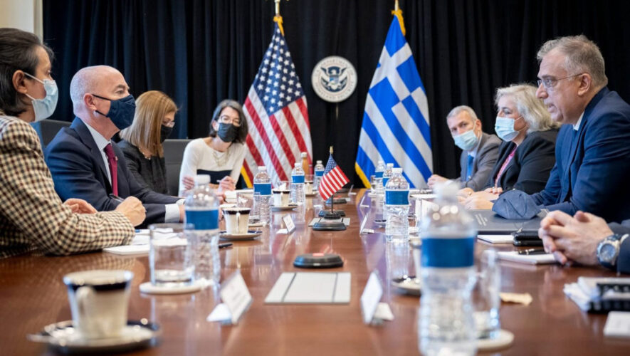Αναβάθμιση της συνεργασίας με ΗΠΑ και στον τομέα της ασφάλειας - Συμφωνία Θεοδωρικάκου - Mayorkas