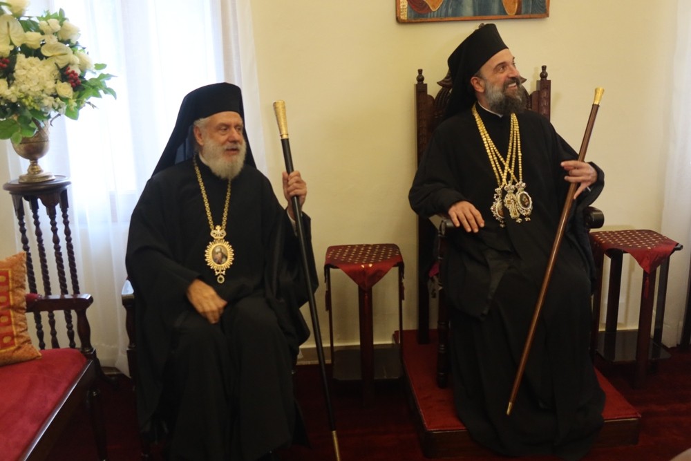 Η Ενθρόνιση του Μητροπολίτη Θήρας Αμοργού και Νήσων Αμφιλόχιου - Adologala.gr