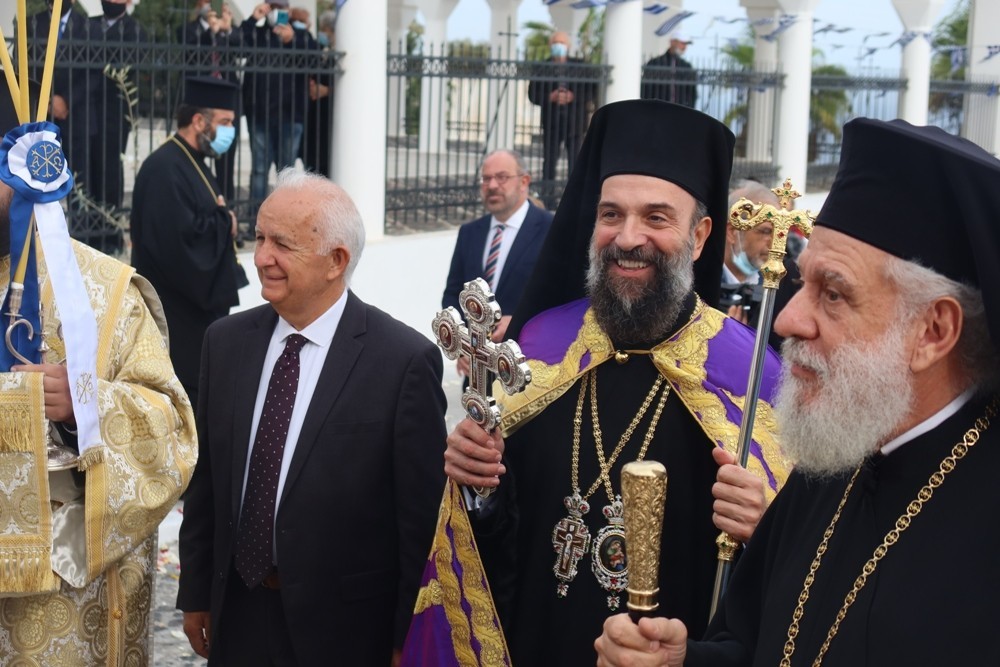 Η Ενθρόνιση του Μητροπολίτη Θήρας Αμοργού και Νήσων Αμφιλόχιου - Adologala.gr