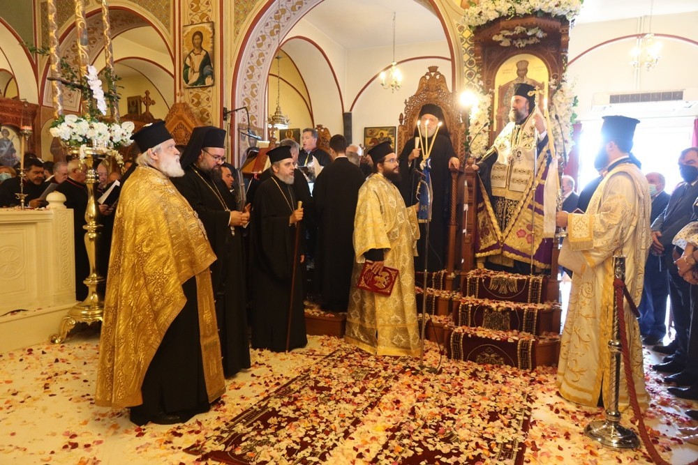 Η Ενθρόνιση του Μητροπολίτη Θήρας Αμοργού και Νήσων Αμφιλόχιου - Adologala.gr