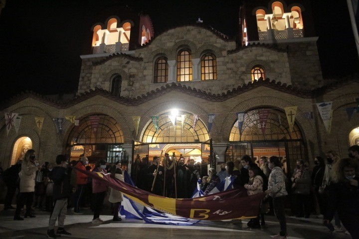 Λιτανεία της Ιεράς Εικόνας της Αγίας Βαρβάρας Δάφνης - Adologala.gr 