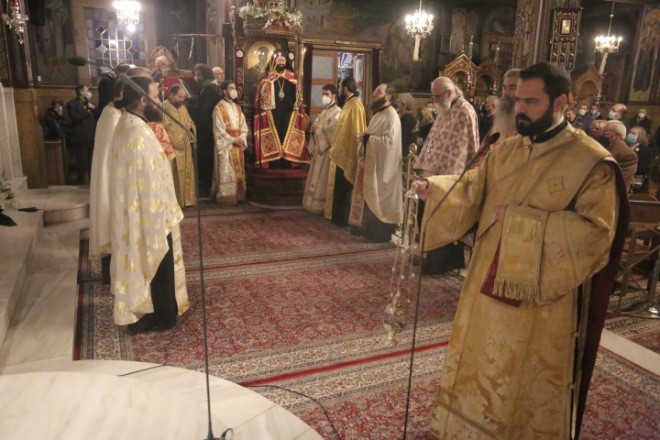 Ο εσπερινός του Αγίου Ελευθερίου στον πανηγυρίζοντα Ιερό Ναό του Γκύζη - Adologala.gr 