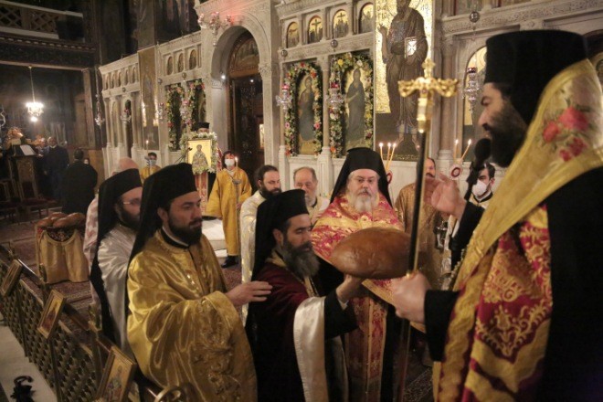 Ο εσπερινός του Αγίου Ελευθερίου στον πανηγυρίζοντα Ιερό Ναό του Γκύζη - Adologala.gr 