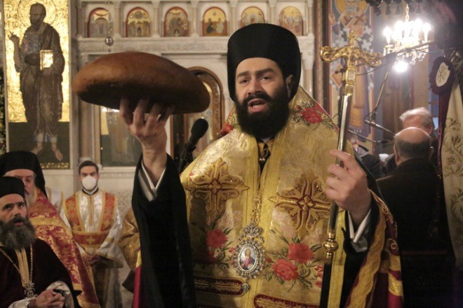 Ο εσπερινός του Αγίου Ελευθερίου στον πανηγυρίζοντα Ιερό Ναό του Γκύζη - Adologala.gr