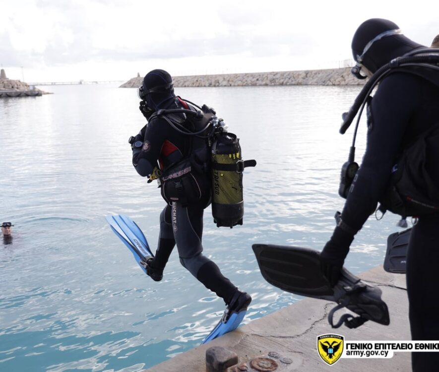 Εκπαίδευση προσωπικού της Ε.Φ. και της Αστυνομίας Κύπρου από Δύτες του Π.Ν. των Ηνωμένων Πολιτειών Αμερικής - Adologala.gr