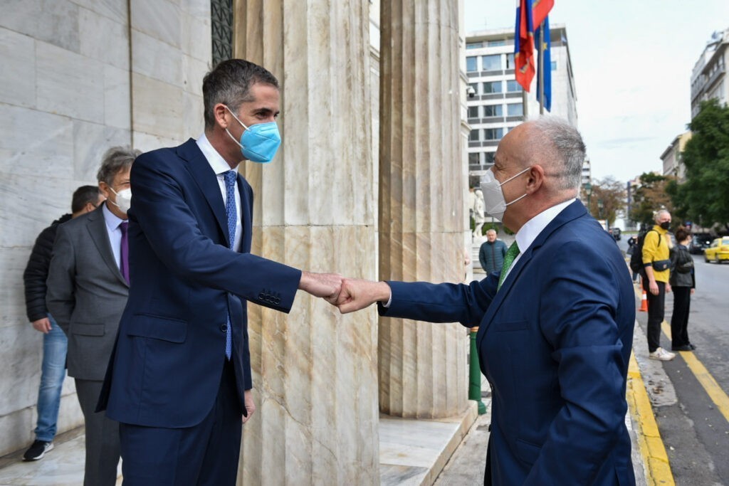 Μνημόνιο συνεργασίας μεταξύ Αθήνας – Βελιγραδίου υπογράφηκε από τους Δημάρχους των δύο πόλεων