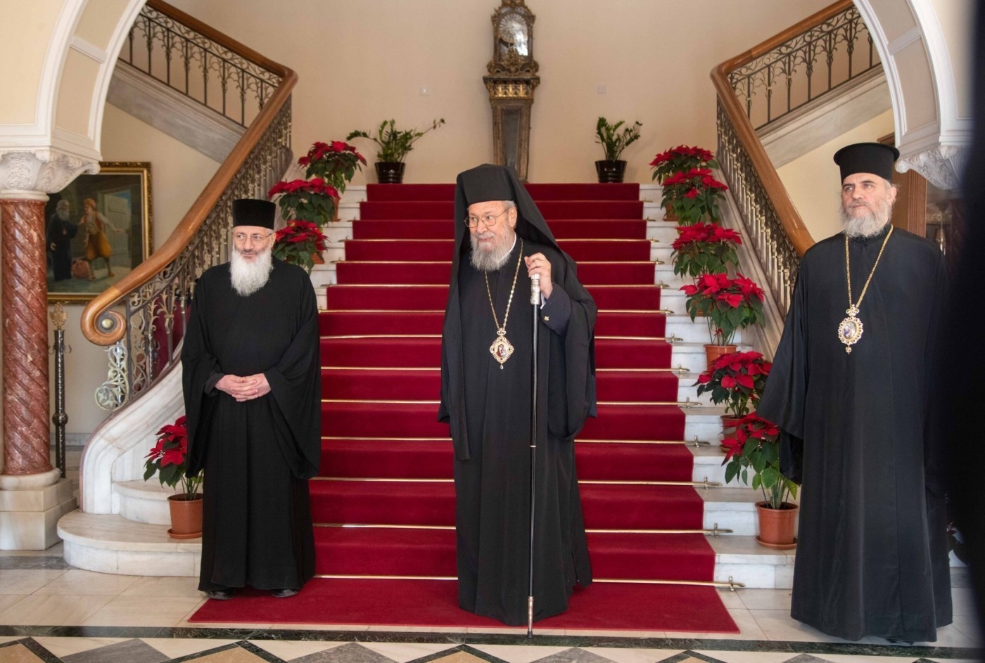 Τα Χριστουγεννιάτικα κάλαντα έψαλλαν στον Αρχιεπίσκοπο Κύπρου Χρυσόστομο - Adologala.gr
