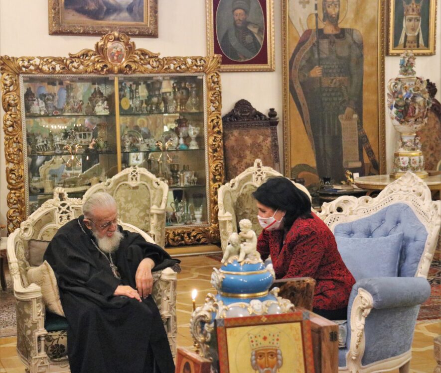 Την Πρόεδρο της Γεωργίας Salome Zurabishvili δέχθηκε ο Πατριάρχης Γεωργίας Ηλίας - Adologala.gr