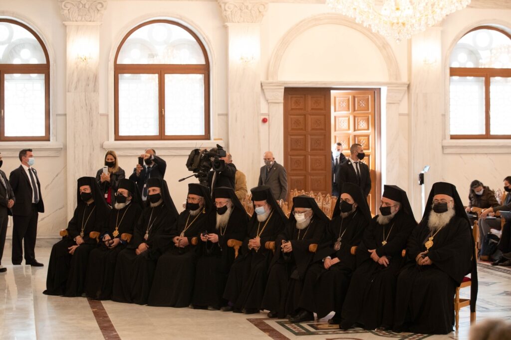 Υποδοχή του Πάπα Φραγκίσκου στην Ιερά Αρχιεπισκοπή Κύπρου - Adologala.gr 