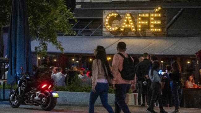 Ολλανδία Ανοίγουν ξανά τα μπαρ και τα εστιατόρια