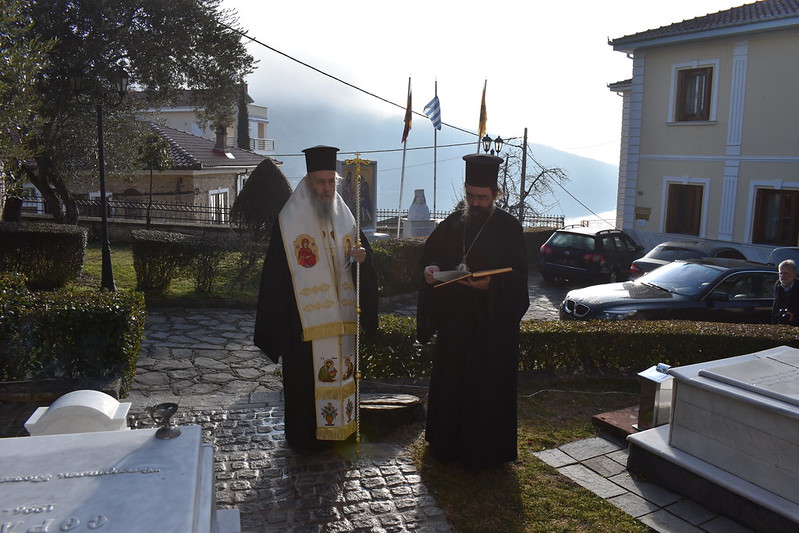 Επίσκεψη του Μητροπολίτη Ναυπάκτου Ιερόθεου στην Ι.Μ. Καστορίας - Adologala.gr 
