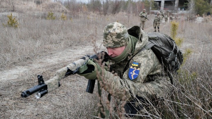 Ένας στρατιώτης σκοτώθηκε και έξι τραυματίστηκαν στην ανατολική Ουκρανία