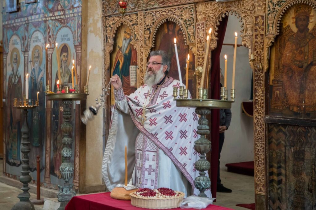 Θεία Λειτουργία στο Καθολικό της Κατεχόμενης Μονής Αποστόλου Βαρνάβα