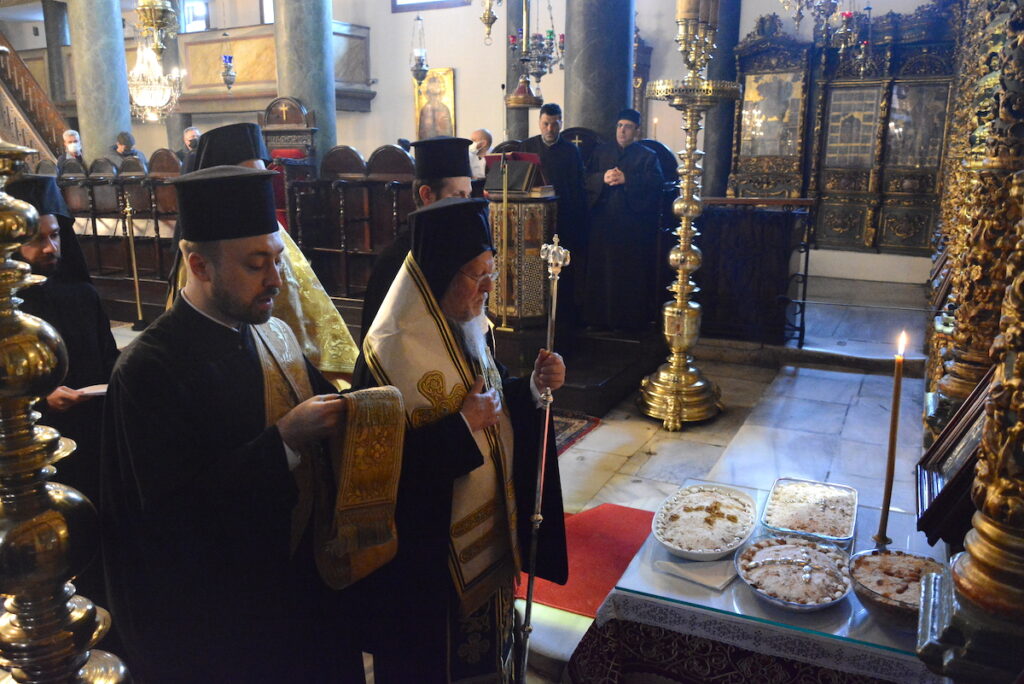 Ο Οικουμενικός Πατριάρχης προσευχήθηκε για την ανάπαυση των ψυχών των πεσόντων στον πόλεμο της Ουκρανίας