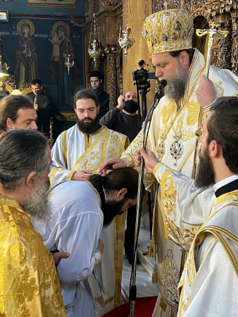 Χειροτονία Πρεσβυτέρου στη Νέα Ιωνία από τον Μητροπολίτη Γαβριήλ (2)