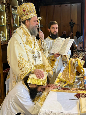 Χειροτονία Πρεσβυτέρου στη Νέα Ιωνία από τον Μητροπολίτη Γαβριήλ (2)