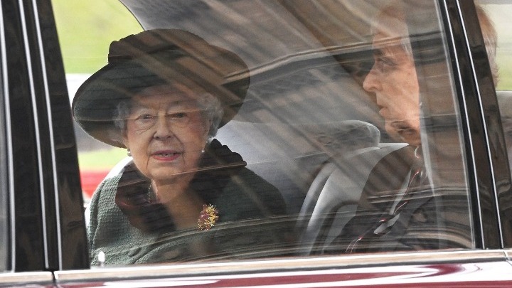 Βρετανία: Η βασίλισσα Ελισάβετ τιμά τη μνήμη του συζύγου της πρίγκιπα Φιλίππου