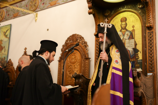 Η Αποκαθήλωση και ο Επιτάφιος στη Μελβούρνη, προεξάρχοντος του Αρχιεπισκόπου Μακαρίου