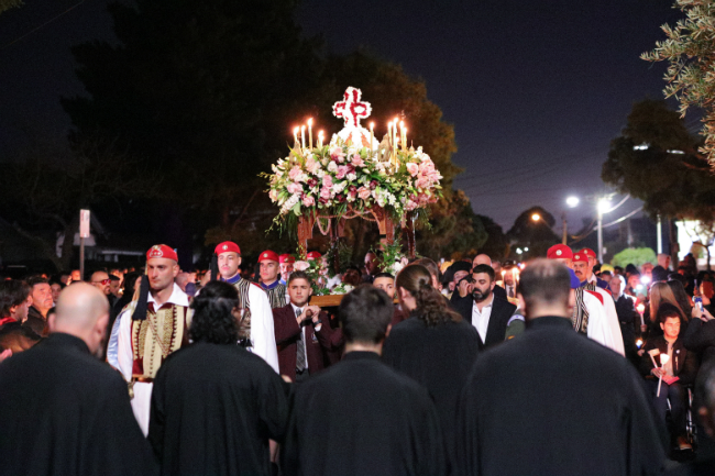 Η Αποκαθήλωση και ο Επιτάφιος στη Μελβούρνη, προεξάρχοντος του Αρχιεπισκόπου Μακαρίου