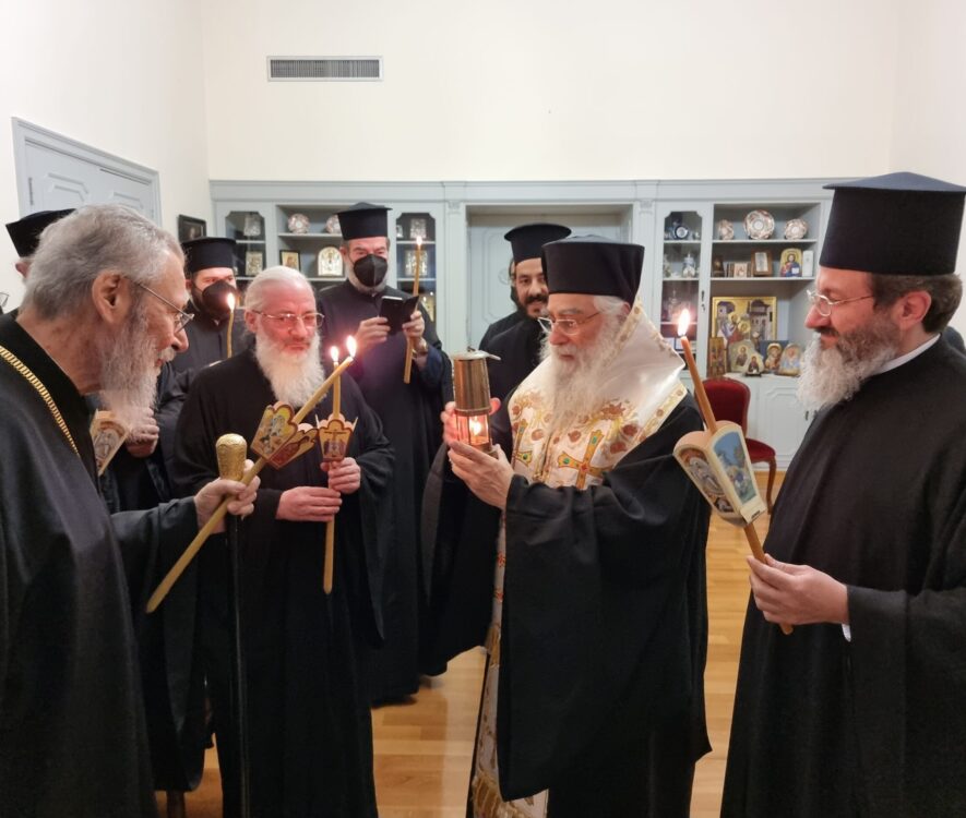 Παραλαβή Αγίου Φωτός από τον Αρχιεπίσκοπο Κύπρου