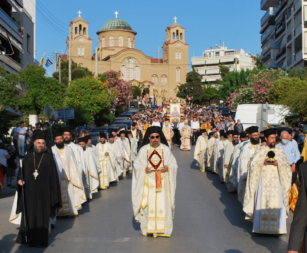 Παρουσία πλήθους κόσμου η Ιερά Λιτάνευση της Εικόνας της Αγίας Φωτεινής στην πόλη της Νέας Σμύρνης - Adologala.gr