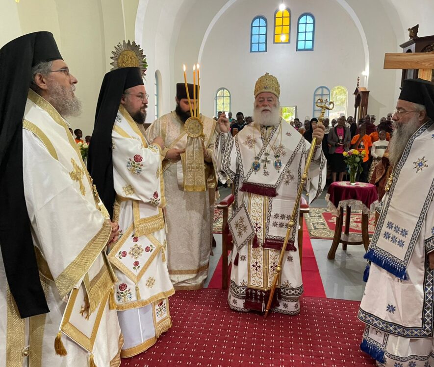 Πατριαρχική Θεία Λειτουργία στην Αρούσα της Τανζανίας - Adologala.gr