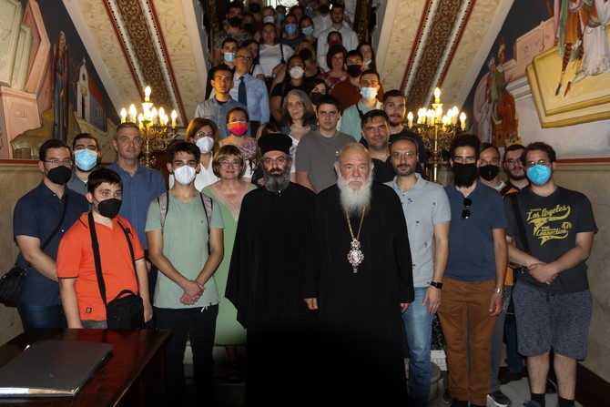 Φοιτητές-Θεολογίας-και-Μαθητές-Δημοτικού-στον-Αρχιεπίσκοπο-Ιερώνυμο-Adologala.gr