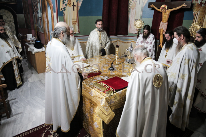 nekrotafeio_sxistou_ieros_naos_genethlion_timios_prodromos_mitropolitis_peiraios_panygiris_2022_adologala_eidiseis_serafeim_sxisto_koimitirio (1)