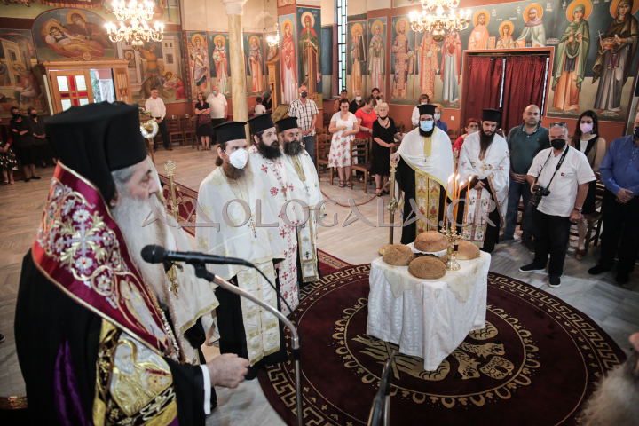 nekrotafeio_sxistou_ieros_naos_genethlion_timios_prodromos_mitropolitis_peiraios_panygiris_2022_adologala_eidiseis_serafeim_sxisto_koimitirio (1)