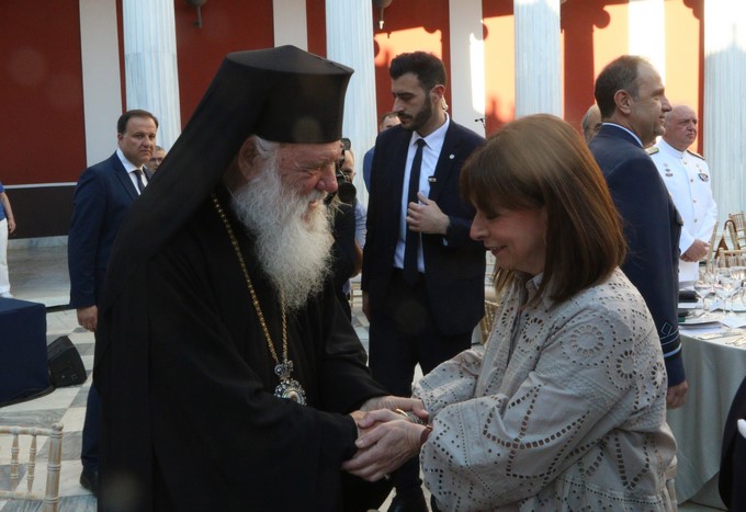Επίτιμος διδάκτορας του ΕΑΠ αναγορεύτηκε ο Οικουμενικός Πατριάρχης - Στην τελετή παρέστησαν η ΠτΔ & ο Αρχιεπίσκοπος Ιερώνυμος 