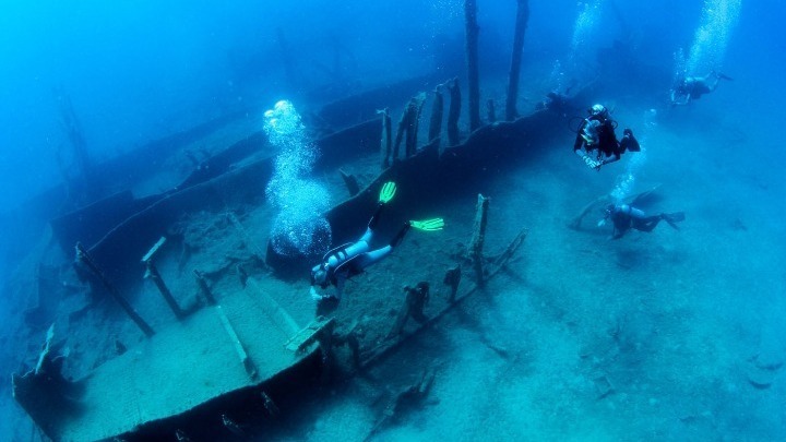 Επισκέψιμα για καταδύσεις αναψυχής 11 ναυάγια, χαρακτηρισμένα ως μνημεία
