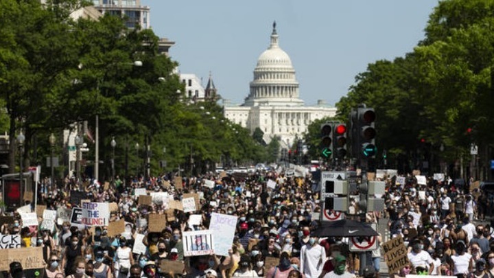 ΗΠΑ: Διαδηλώσεις σε όλη τη χώρα για να "σταματήσει η σφαγή" με τα πυροβόλα όπλα