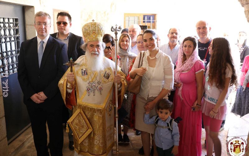Λαμπρός εορτασμός των Αγίων Θεοστέπτων Βασιλέων Κωνσταντίνου & Ελένης στους Αγίους Τόπους - Adologala.gr