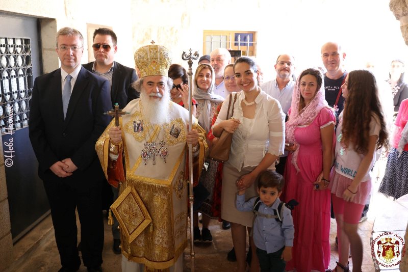 Λαμπρός εορτασμός των Αγίων Θεοστέπτων Βασιλέων Κωνσταντίνου & Ελένης στους Αγίους Τόπους - Adologala.gr 