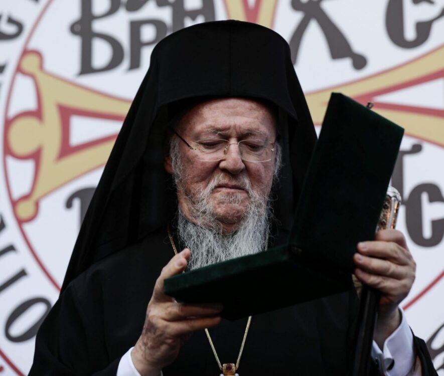 Επίτιμος διδάκτορας του ΕΑΠ αναγορεύτηκε ο Οικουμενικός Πατριάρχης - Στην τελετή παρέστησαν η ΠτΔ & ο Αρχιεπίσκοπος Ιερώνυμος