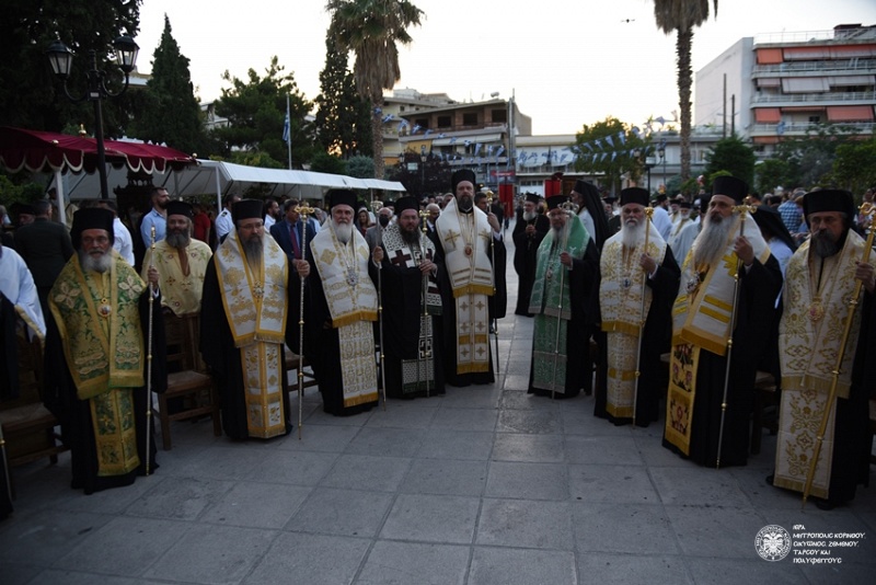 Συνοδικός Πολυαρχιερατικός Εσπερινός για τους Αγίου Πρωτοκορυφαίους Αποστόλους Πέτρο & Παύλο στη Κόρινθο - Adologala.gr