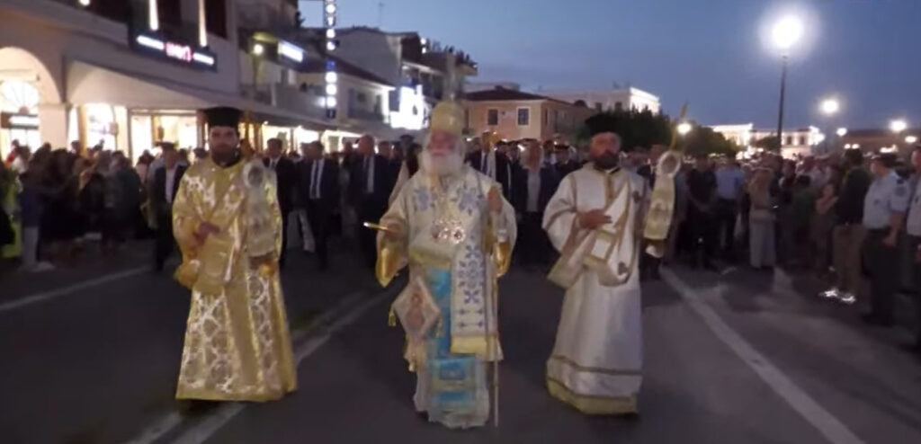 Ζάκυνθος Λαμπρή η Λιτάνευση του Ιερού Σκηνώματος του Αγίου Διονυσίου στους δρόμους της πόλης - Adologala.jpg