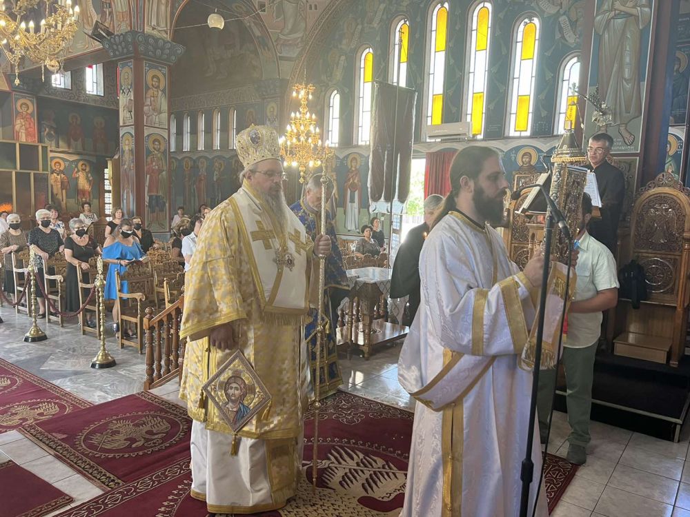 Στον πανηγυρίζοντα Ι.Ν. Μεταμορφώσεως του Σωτήρος Στεφανοβικείου ο Μητροπολίτης Λαρίσης Ιερώνυμος - Adologala.gr
