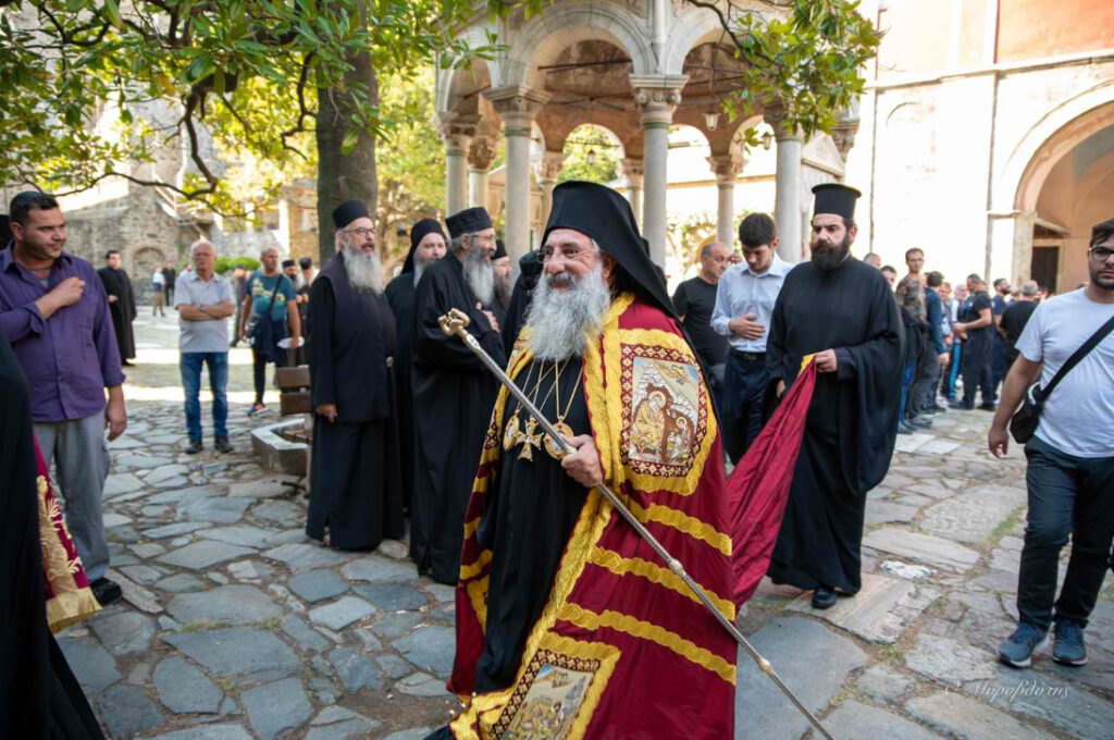 Tο περιβόλι της Παναγίας επισκέφθηκε ο Αρχιεπίσκοπος Κρήτης Ευγένιος - Adologala.gr 