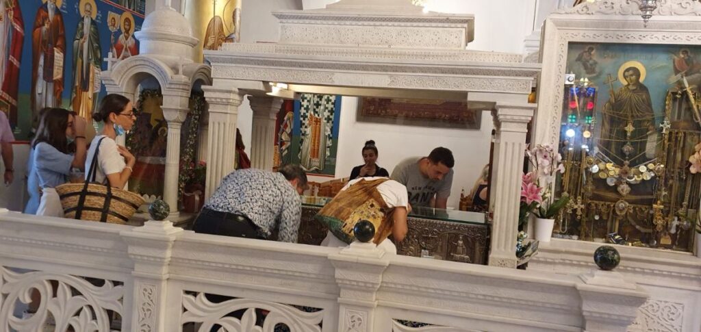Η Επισκοπή Αμαθούντος διοργάνωσε προσκυνηματική εκδρομή στην Ελλάδα - Adologala.gr 1