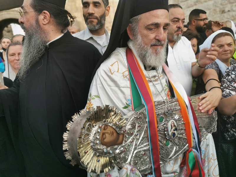 Η κάθοδος της Τιμίας & Ιεράς Εικόνας της Κοιμήσεως της Θεοτόκου στην Γεσθημανή - Adologala.gr 