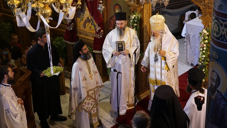 Ο Αρχιεπίσκοπος Ιερώνυμος στον πανηγυρίζοντα Ι.Ν. Μεταμορφώσεως του Σωτήρος Βριλησσίων - Adologala.gr 1